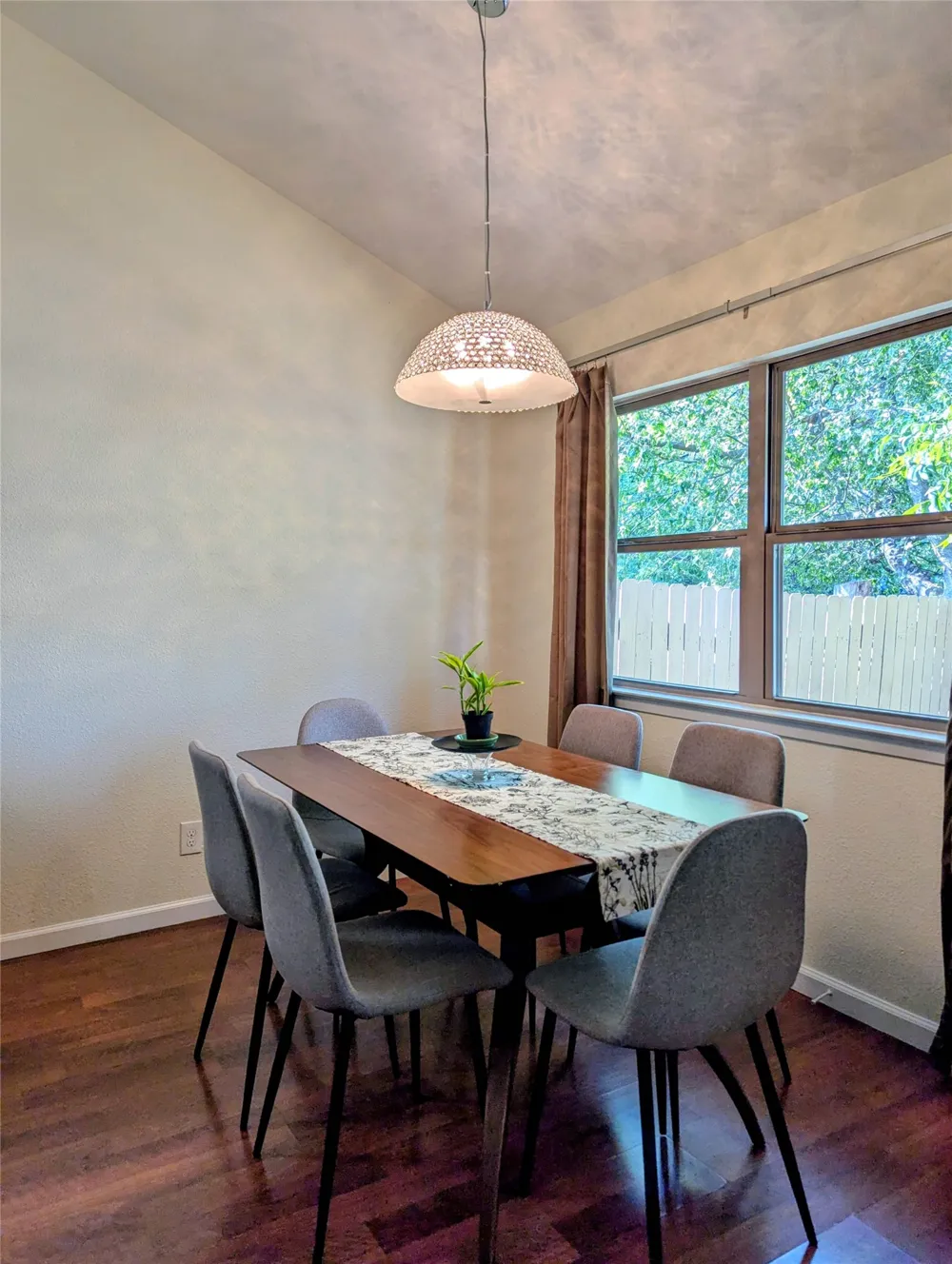 2423 Village Walk Austin, TX 78744