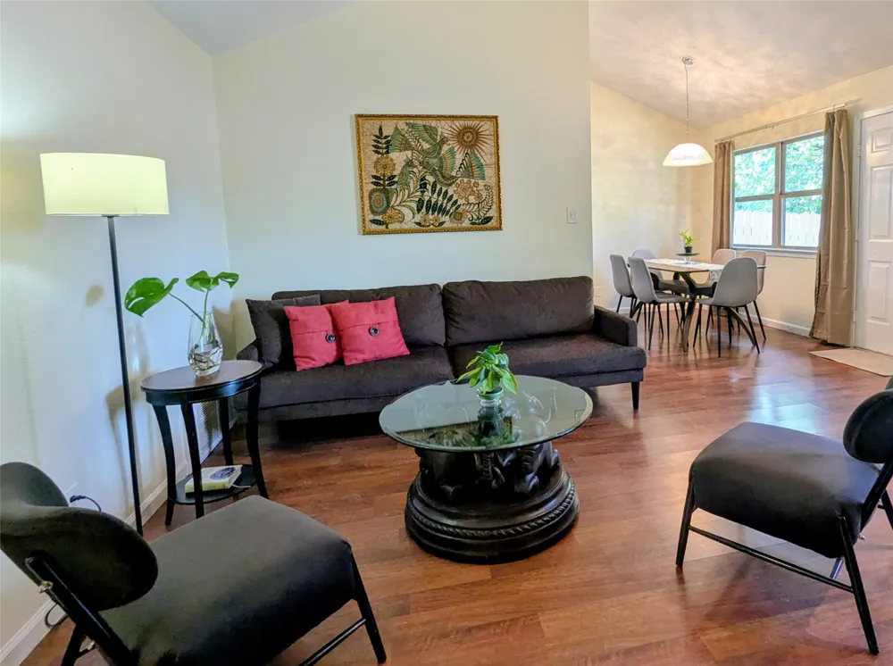 2423 Village Walk Austin, TX 78744