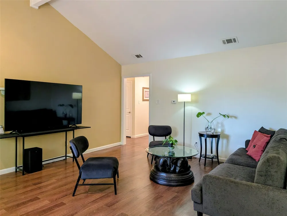 2423 Village Walk Austin, TX 78744