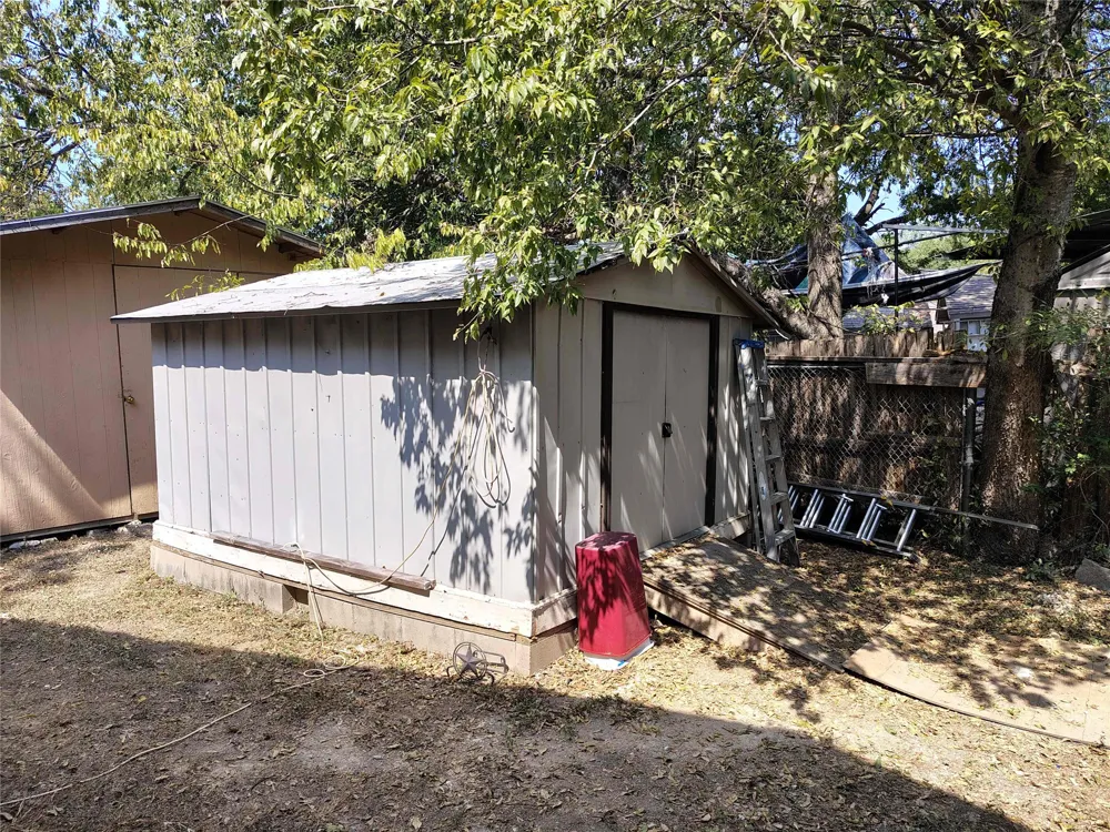 2423 Village Walk Austin, TX 78744