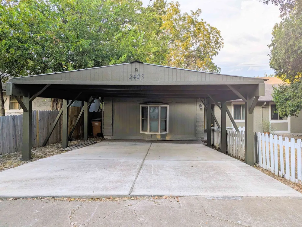 2423 Village Walk Austin, TX 78744