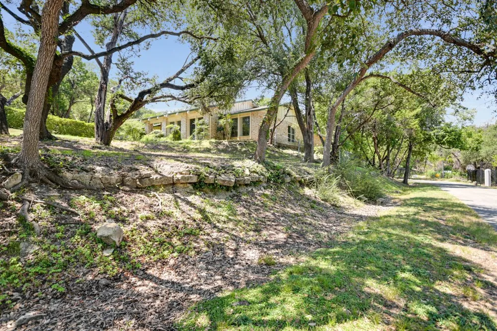 2412 Deer Pass Austin, TX 78746