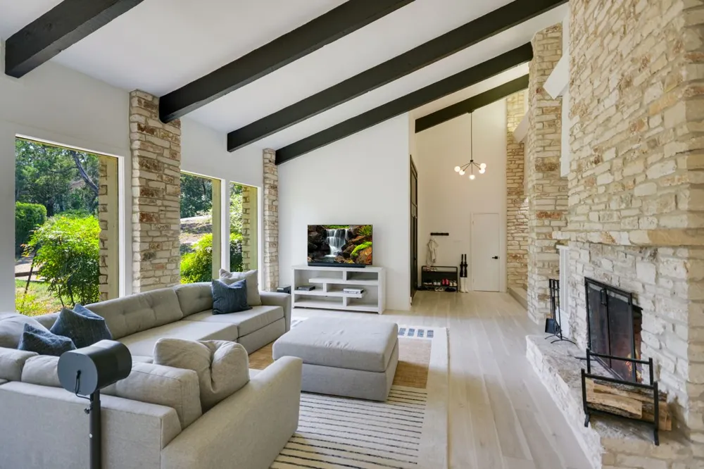 2412 Deer Pass Austin, TX 78746