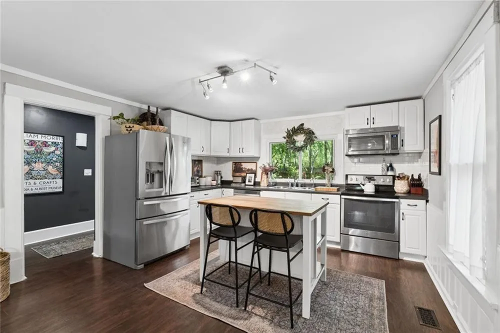 2152 Forrest Place NW Atlanta, GA 30318