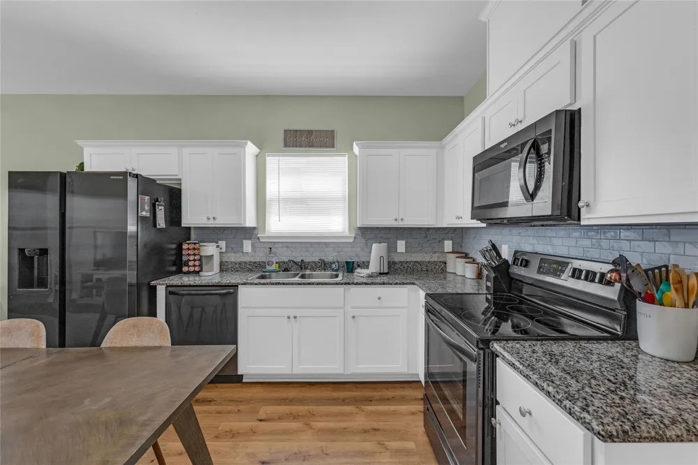 5419 Avenue N 1/2 Galveston, TX 77551