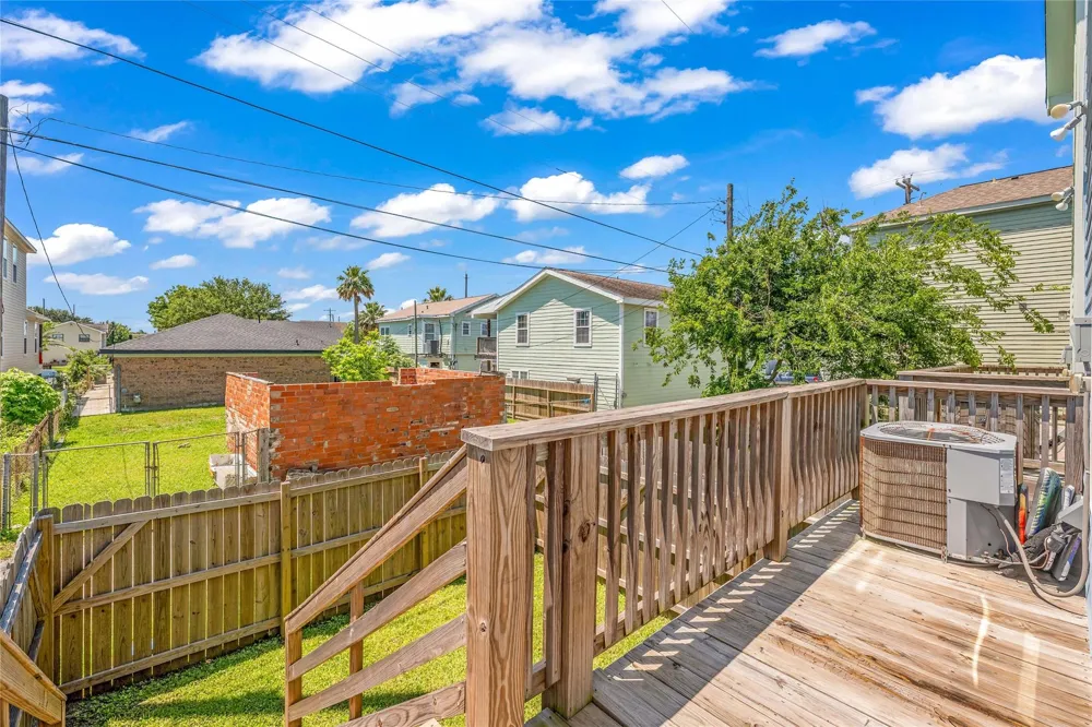 5419 Avenue N 1/2 Galveston, TX 77551