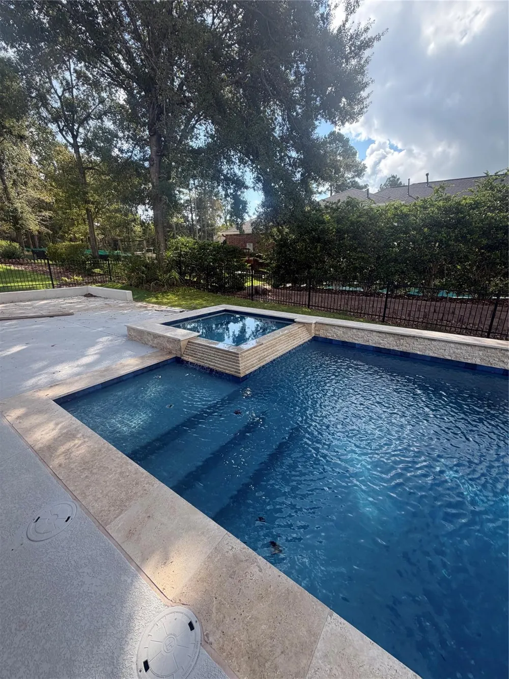 339 W Shore Lane Montgomery, TX 77356