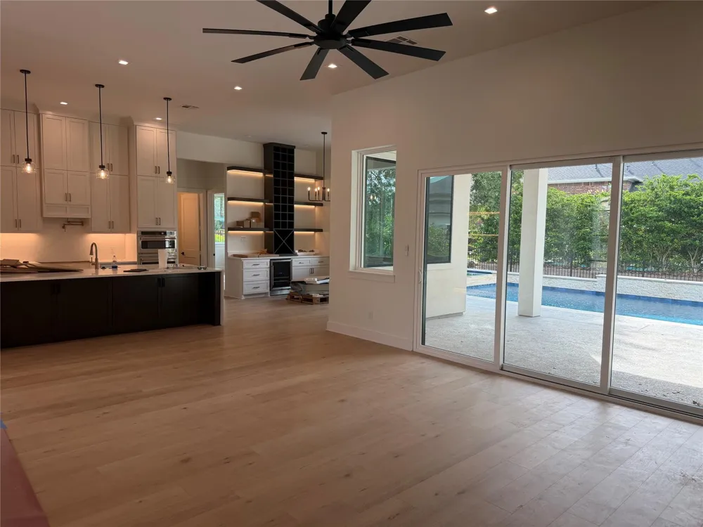 339 W Shore Lane Montgomery, TX 77356
