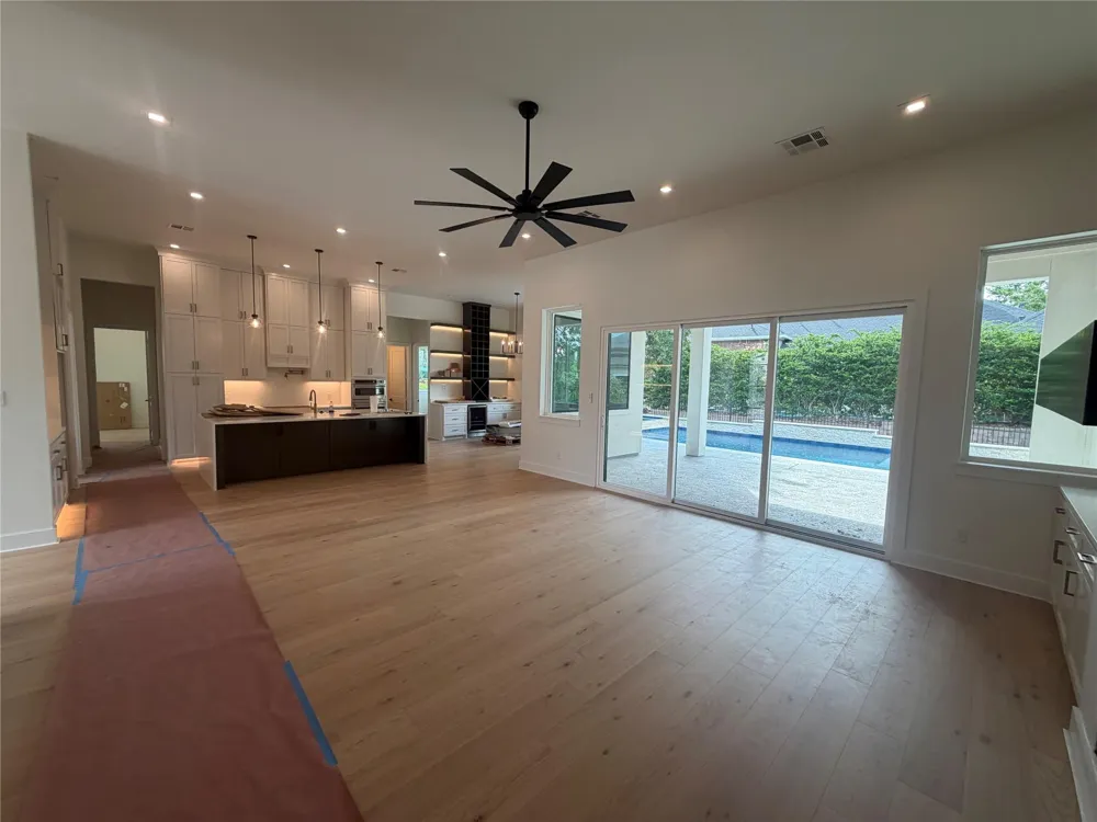 339 W Shore Lane Montgomery, TX 77356