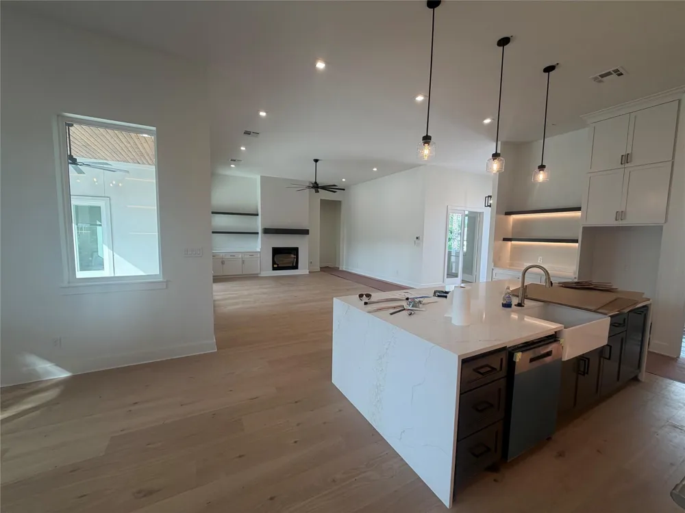 339 W Shore Lane Montgomery, TX 77356