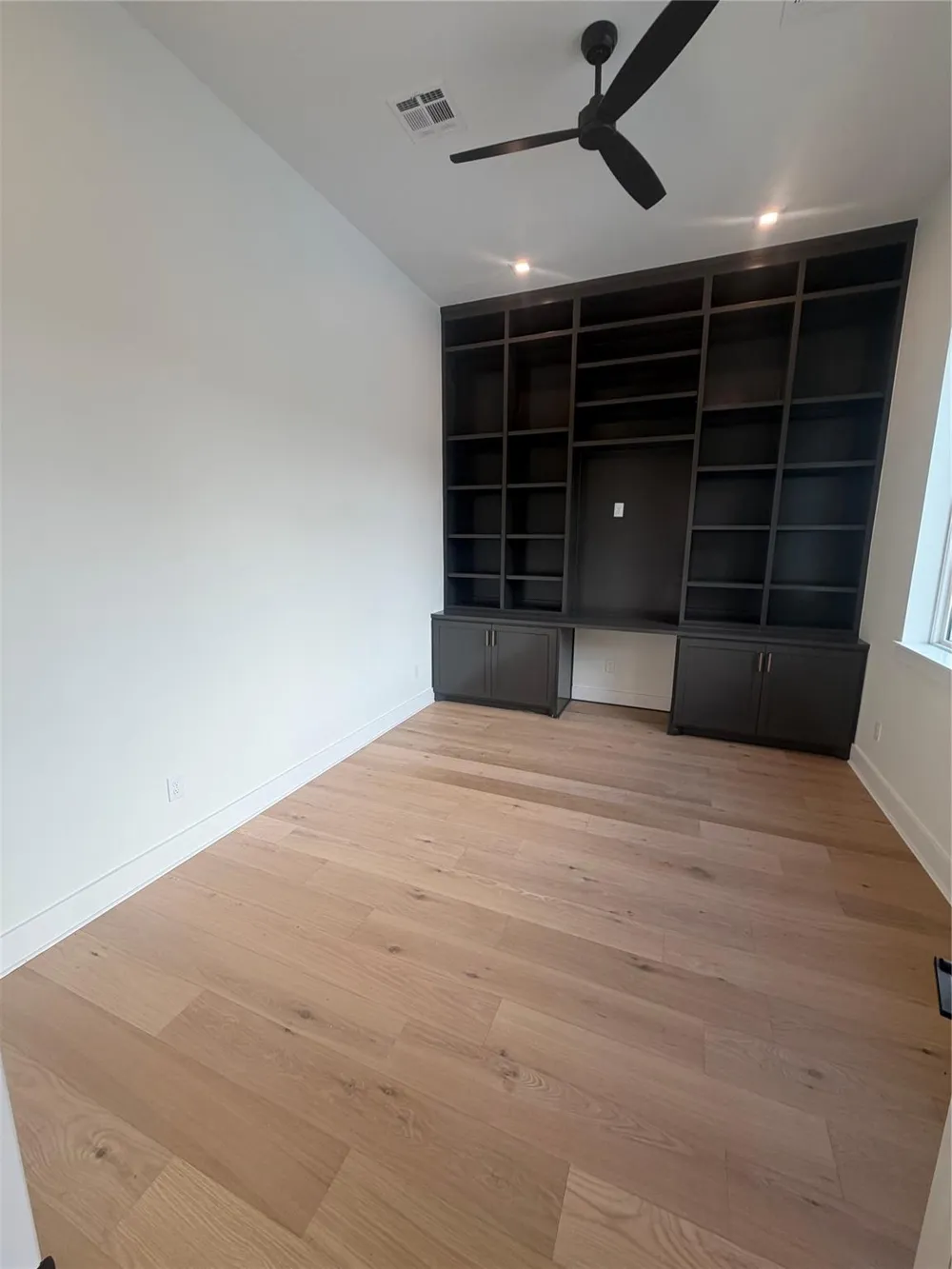 339 W Shore Lane Montgomery, TX 77356