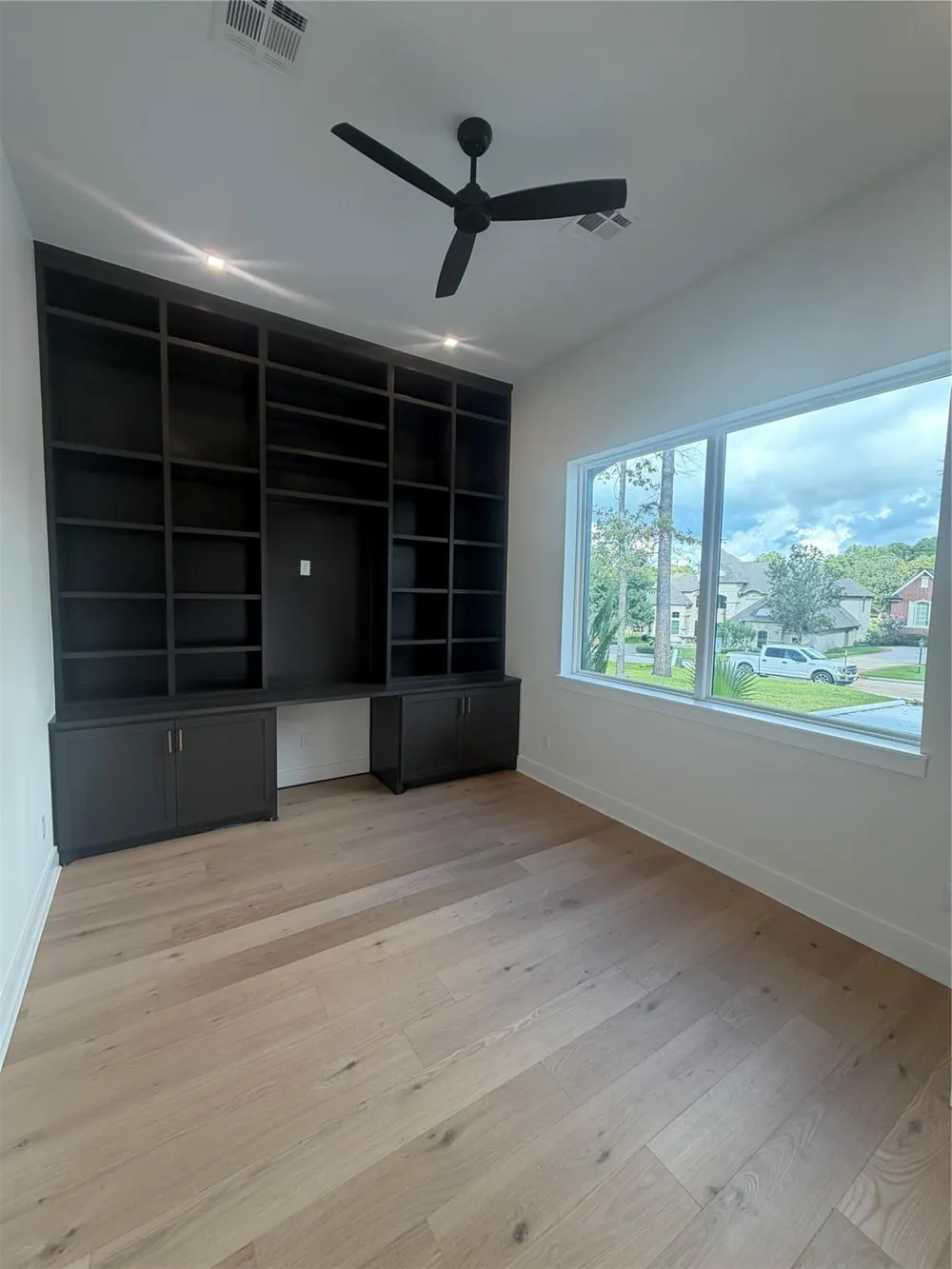 339 W Shore Lane Montgomery, TX 77356