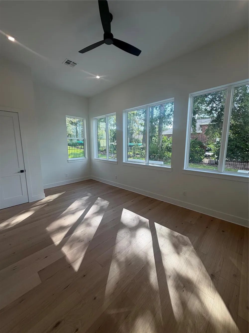 339 W Shore Lane Montgomery, TX 77356