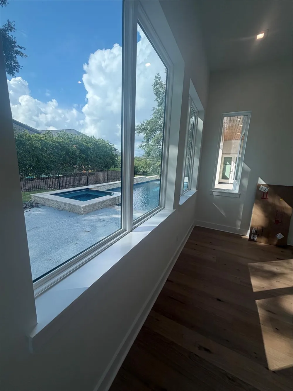 339 W Shore Lane Montgomery, TX 77356