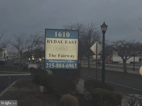 1610 THE FAIRWAY #106W