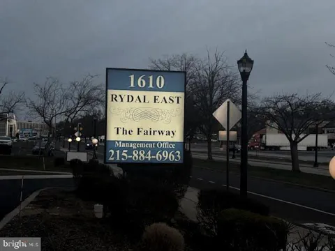 1610 THE FAIRWAY #109W