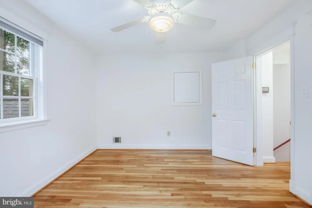 11405 ROKEBY AVENUE Garrett Park, MD 20896