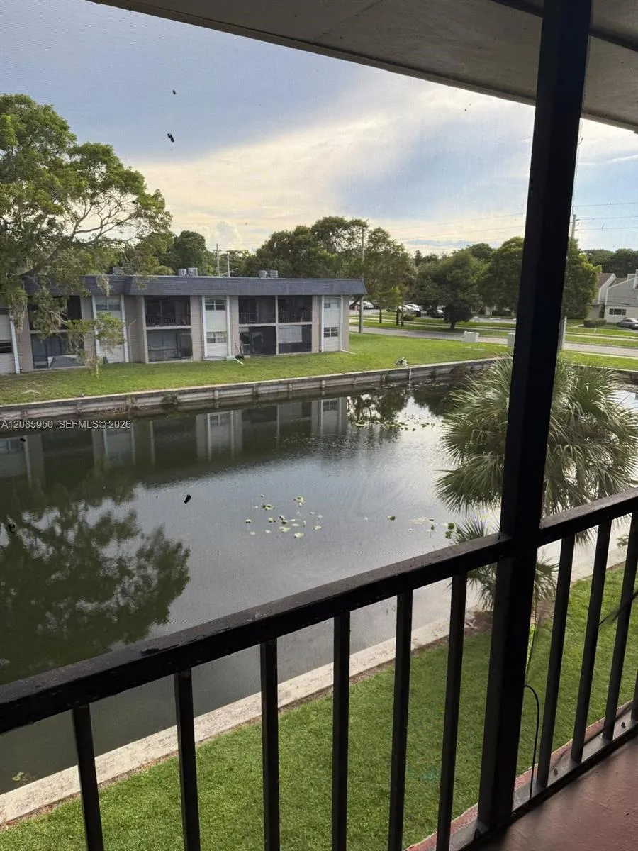 8040 Colony Cir N #304 Tamarac, FL 33321