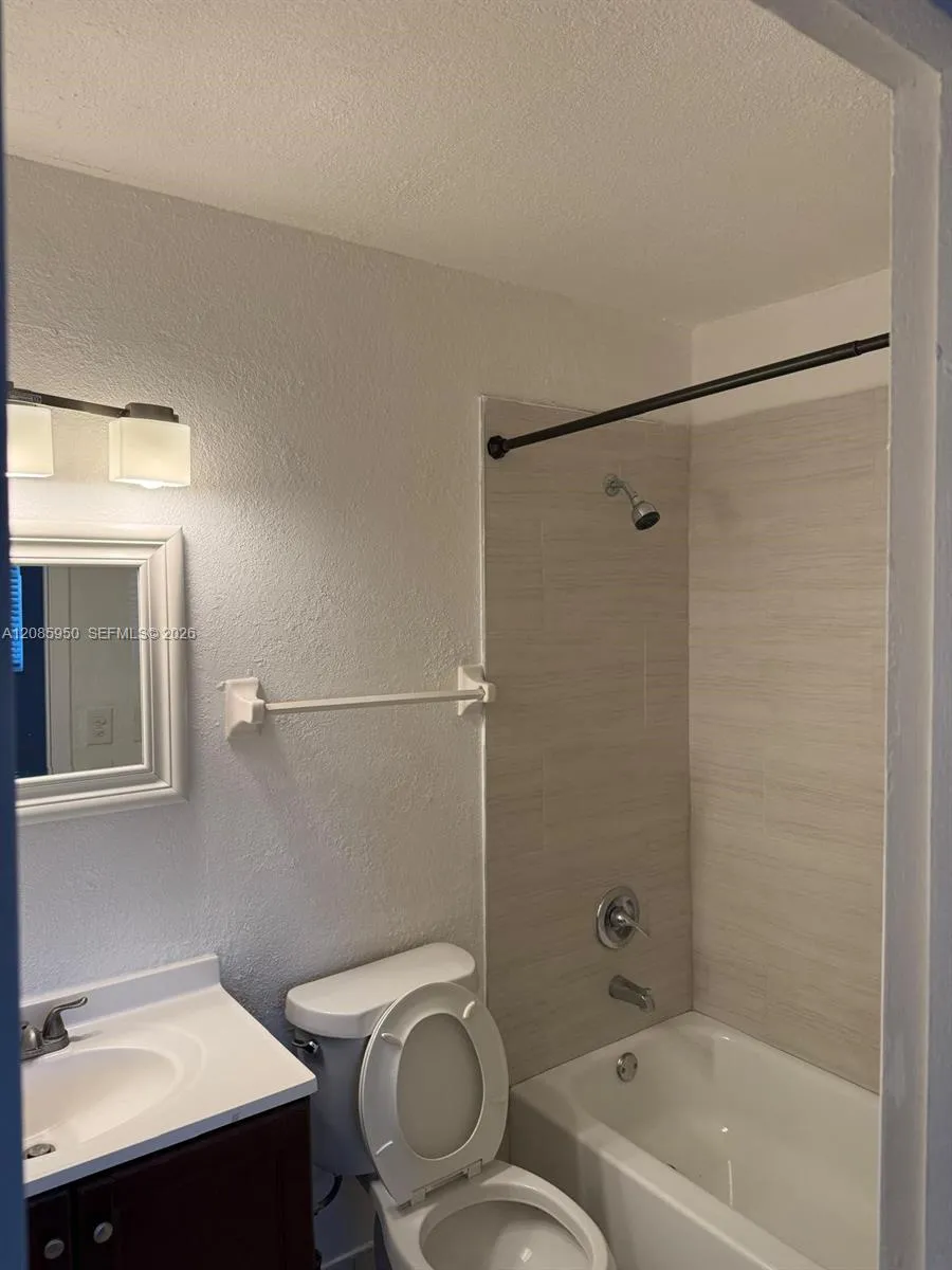 8040 Colony Cir N #304 Tamarac, FL 33321