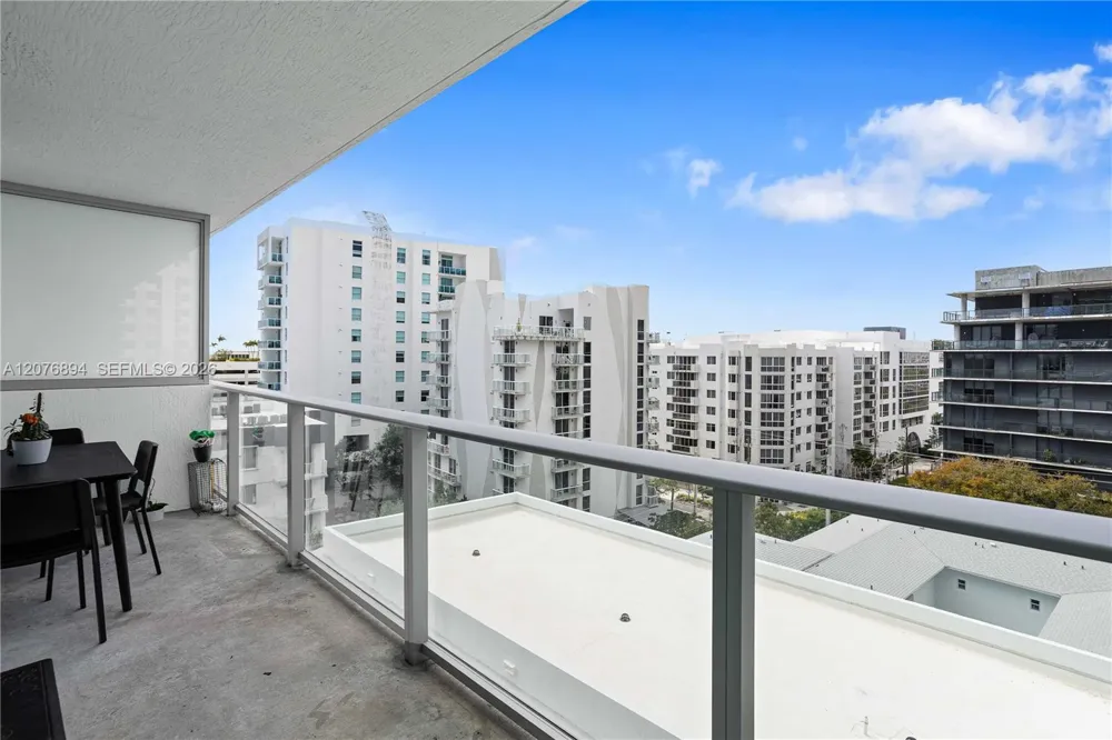 1600 SW 1st Ave #704 Miami, FL 33129