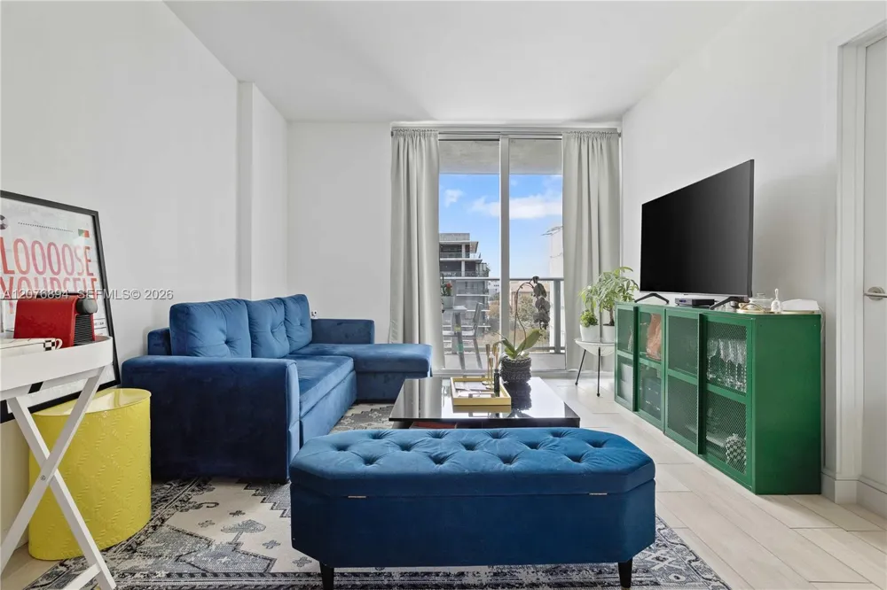 1600 SW 1st Ave #704 Miami, FL 33129