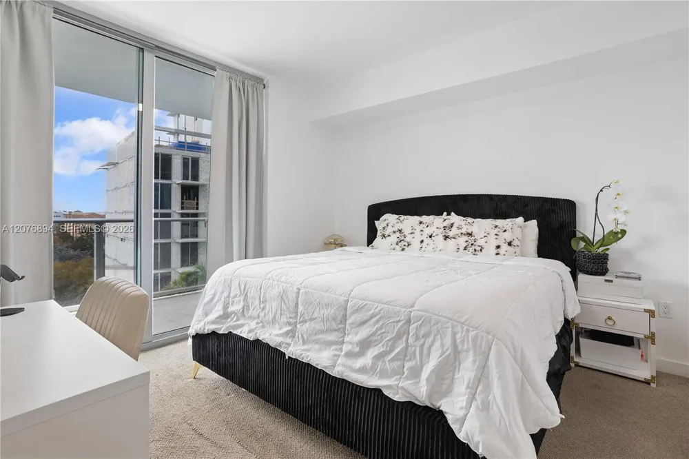 1600 SW 1st Ave #704 Miami, FL 33129