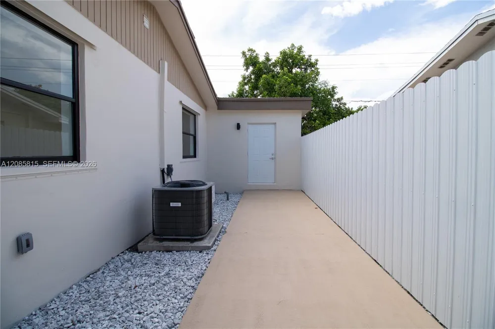19720 SW 116th Ave Miami, FL 33157