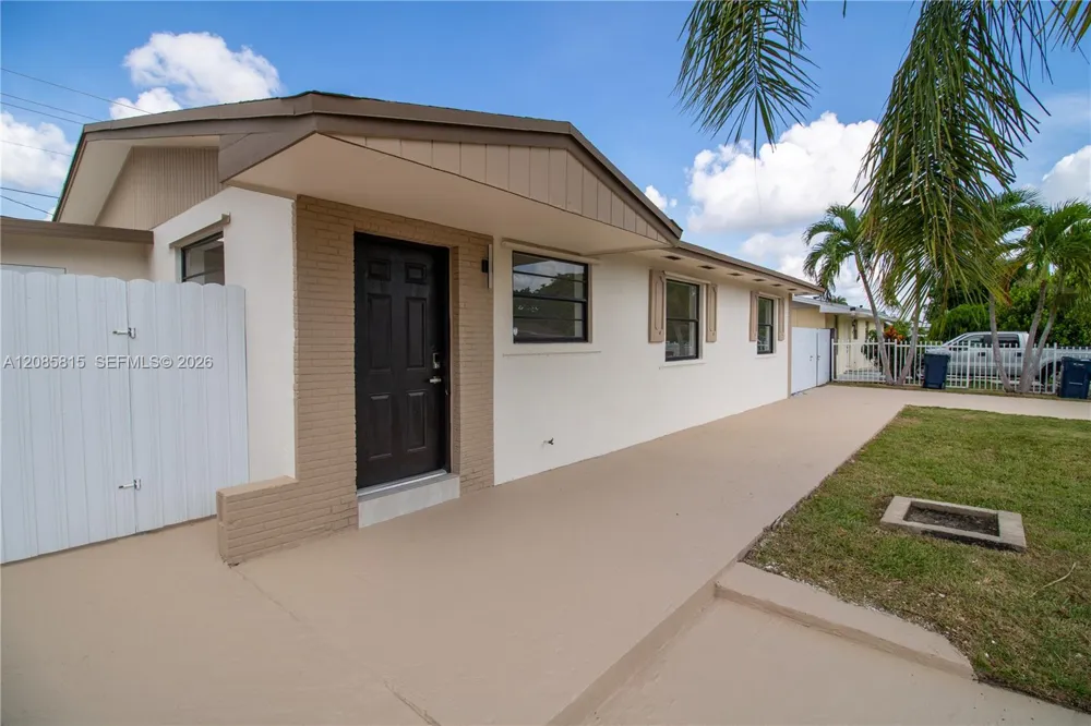 19720 SW 116th Ave Miami, FL 33157
