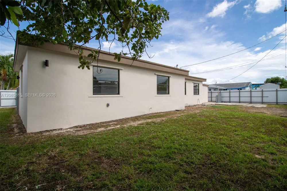 19720 SW 116th Ave Miami, FL 33157
