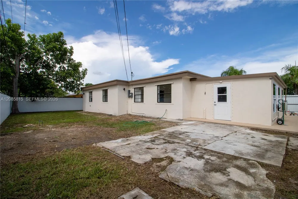 19720 SW 116th Ave Miami, FL 33157