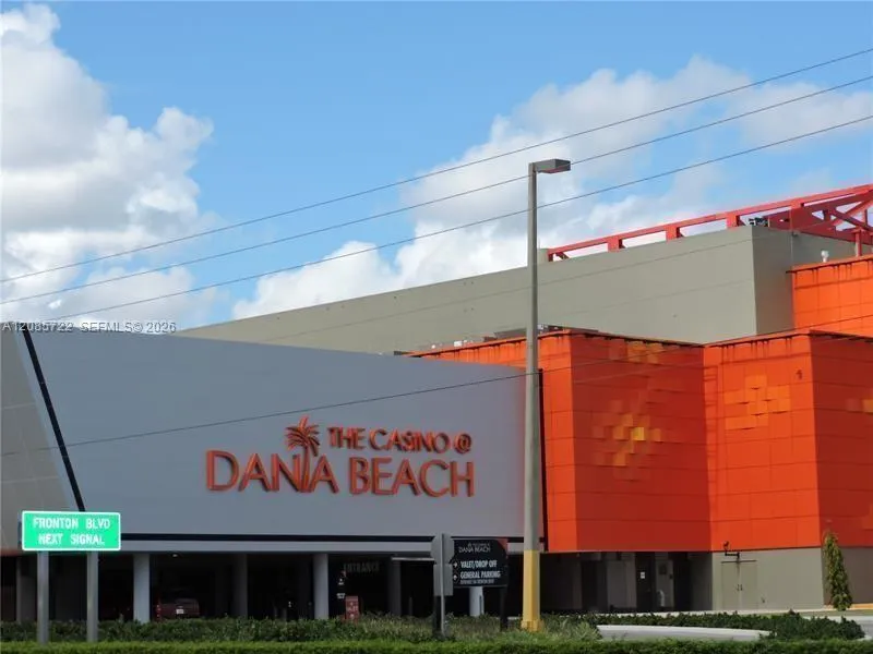 414 SE 10th St #103 Dania Beach, FL 33004