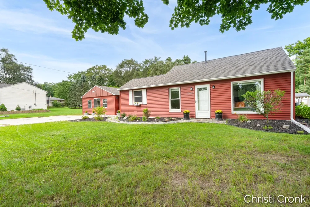 2461 Rogue River Road NE Belmont, MI 49306