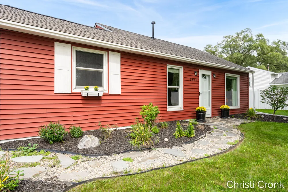 2461 Rogue River Road NE Belmont, MI 49306