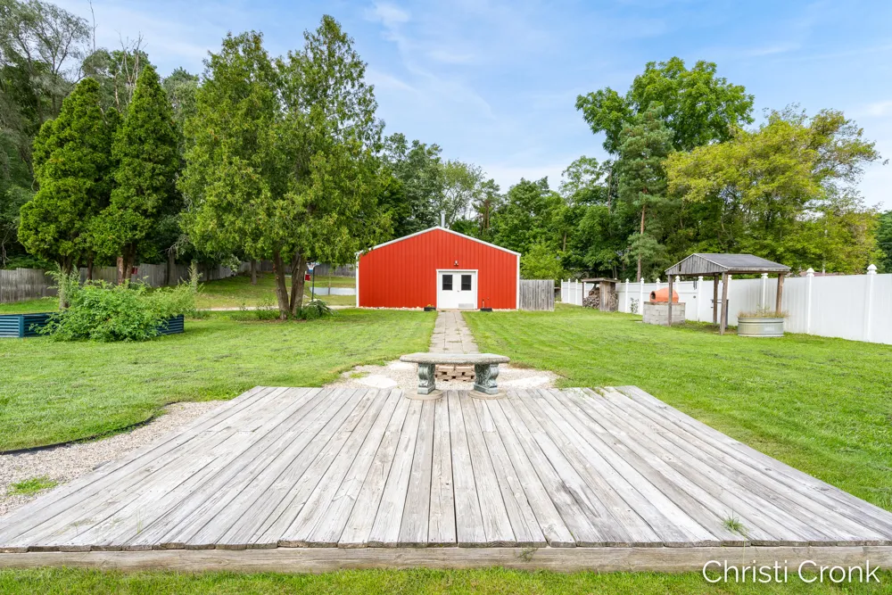 2461 Rogue River Road NE Belmont, MI 49306