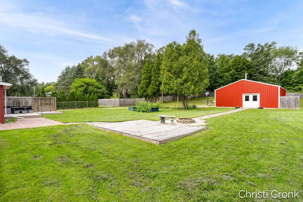2461 Rogue River Road NE Belmont, MI 49306