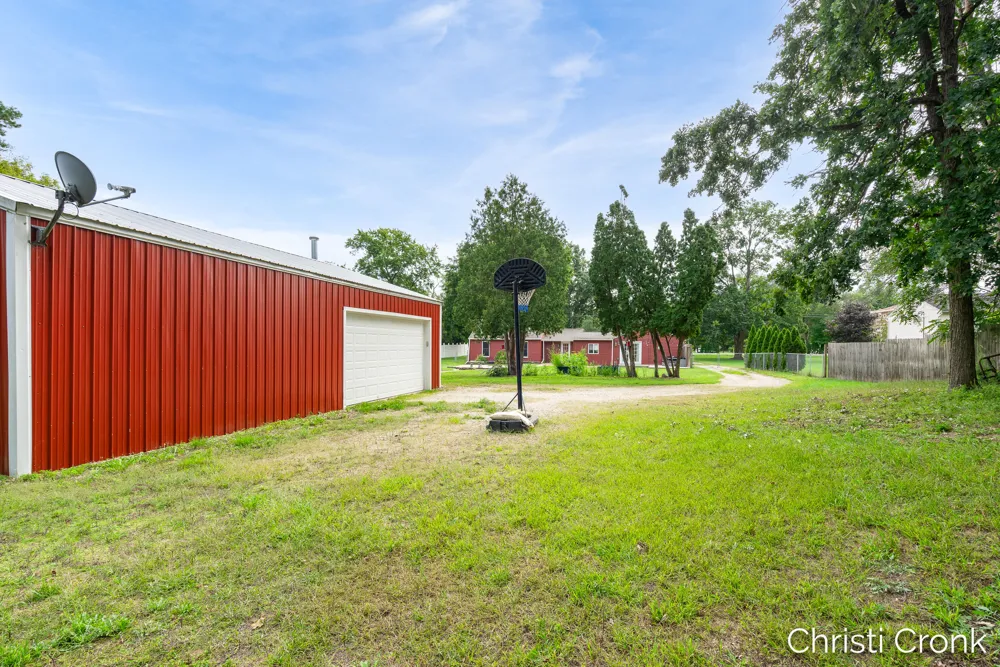 2461 Rogue River Road NE Belmont, MI 49306