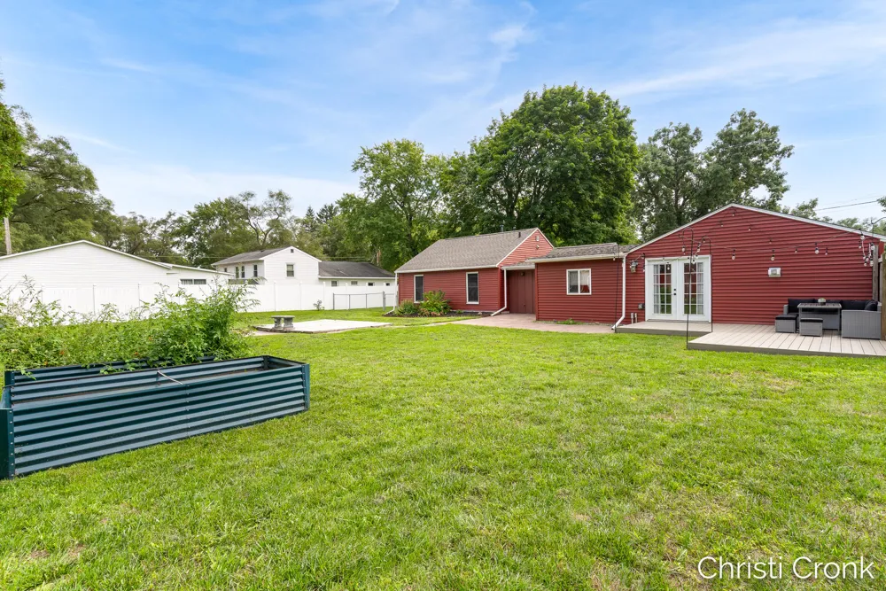 2461 Rogue River Road NE Belmont, MI 49306