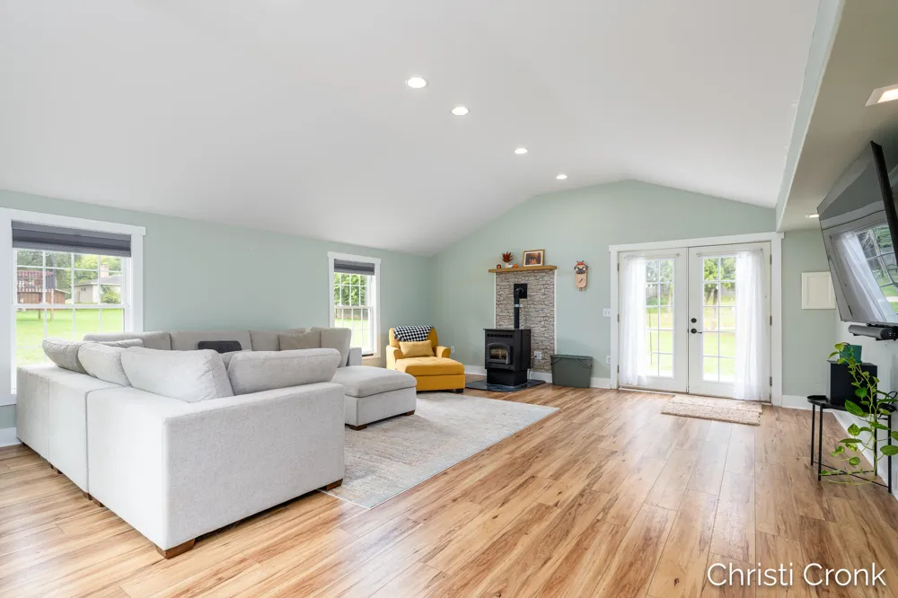 2461 Rogue River Road NE Belmont, MI 49306