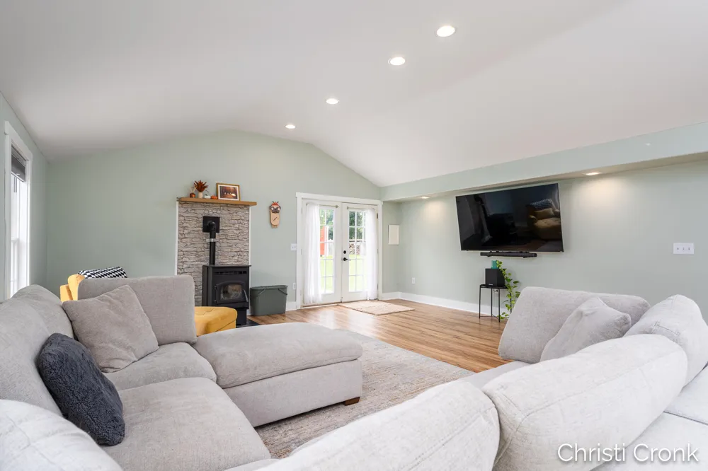 2461 Rogue River Road NE Belmont, MI 49306