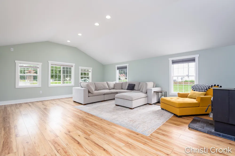 2461 Rogue River Road NE Belmont, MI 49306