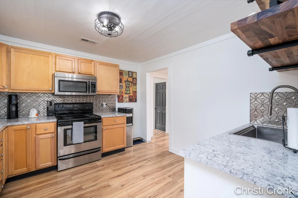 2461 Rogue River Road NE Belmont, MI 49306