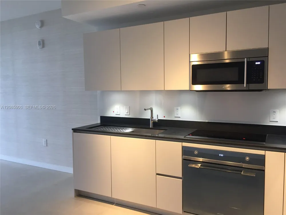 1010 Brickell Ave #3310 Miami, FL 33131
