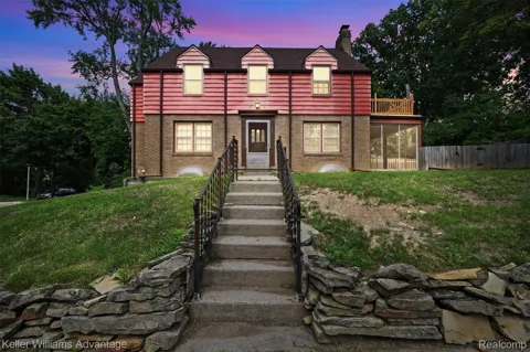 360 Centerlawn Street