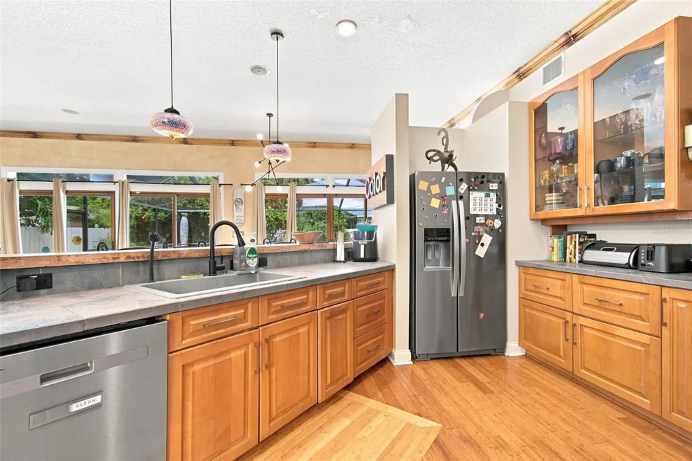 1401 45TH AVENUE St Petersburg, FL 33703