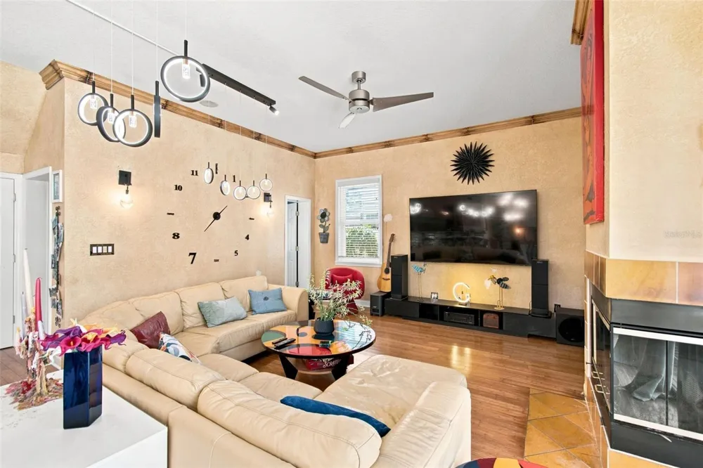 1401 45TH AVENUE St Petersburg, FL 33703