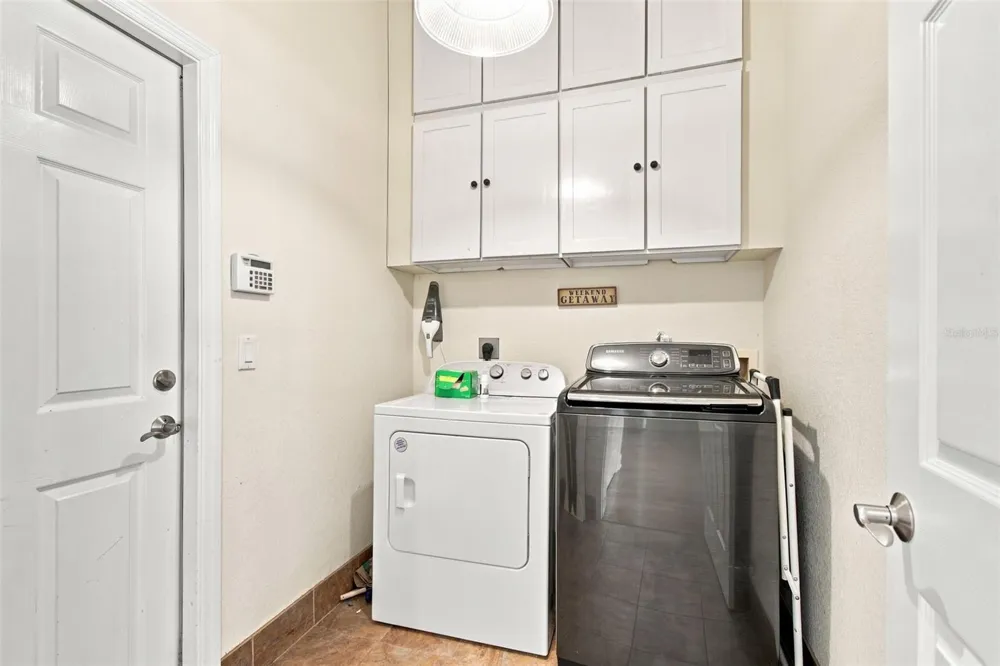 1401 45TH AVENUE St Petersburg, FL 33703