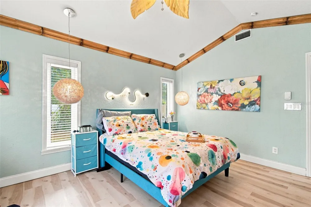 1401 45TH AVENUE St Petersburg, FL 33703