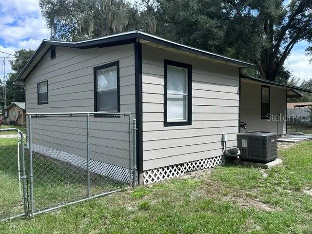 1215 MANOR DRIVE Leesburg, FL 34748