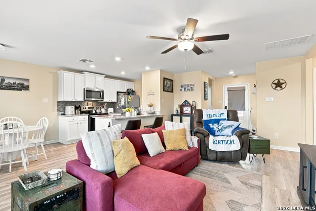 16000 STRATFORD CV Lytle, TX 78052