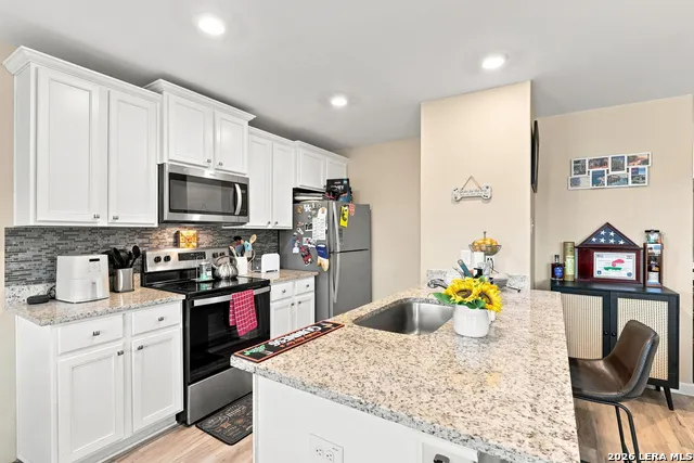 16000 STRATFORD CV Lytle, TX 78052